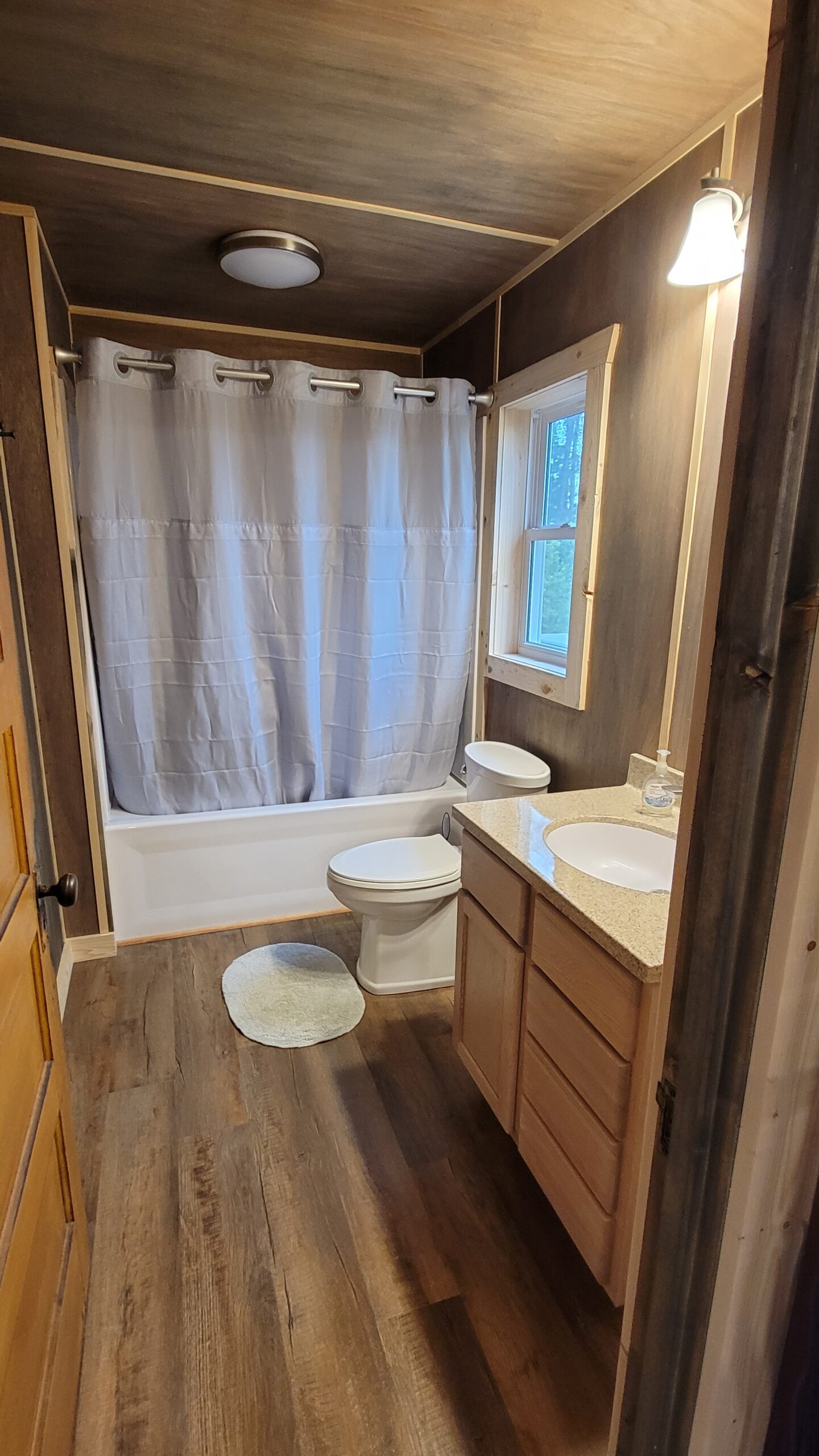 Cabin 1 bathroom